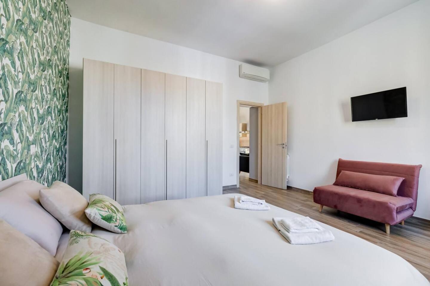 Bright And Spacious 2bdr Apartment *